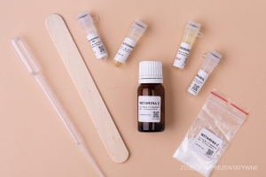 Bleaching and brightening serum with vitamin C and azeloglycine: acne skin